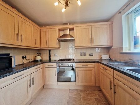Gladstone House, Gladstone Close, BB2 - Photo 2