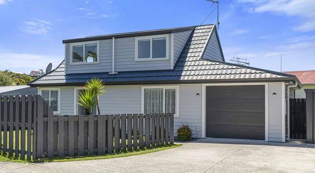 Neat as a pin... - Photo 1