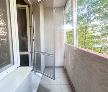 Na prenájom priestranný a čiastočne zariadený 1 izbový byt s loggiou – Fotografia 5