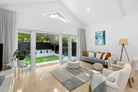 42 Rothesay Avenue, Elwood VIC 3184 - House For Rent | Domain - Photo 2