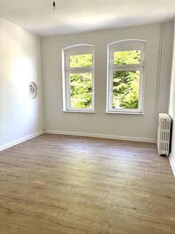 Altbauwohnung im Zentrum ! Frisch renoviert, großzügig und modernisierte 4 Zimmer - Photo 5