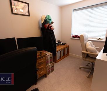 Downend Road, - Photo 4