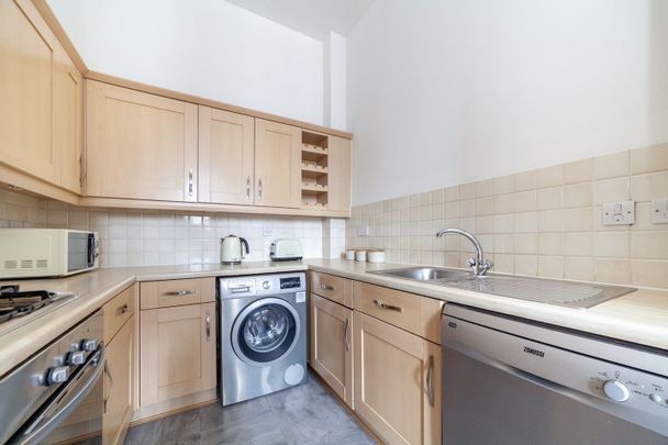 2 Bed Flat, Astoria Court, E8 - Photo 1