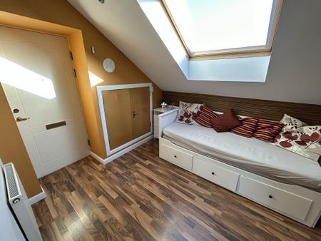 1 bedroom penthouse to rent - Photo 3