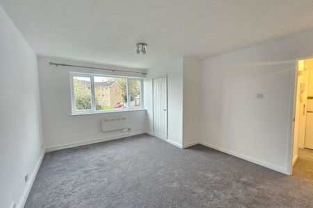 Runnymede Court, West End, SOUTHAMPTON - Photo 4