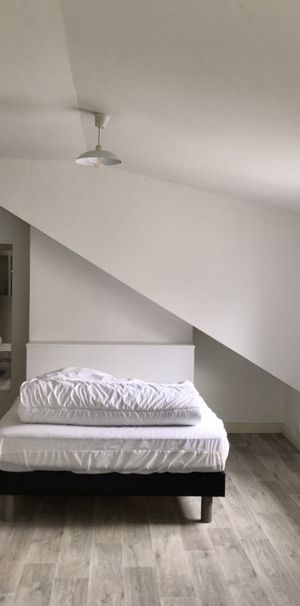 STUDIO MEUBLE REFAIT A NEUF SECTEUR GARE - Photo 1