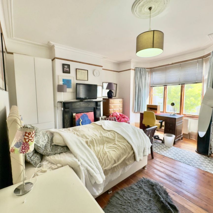 Room To Let - Photo 1