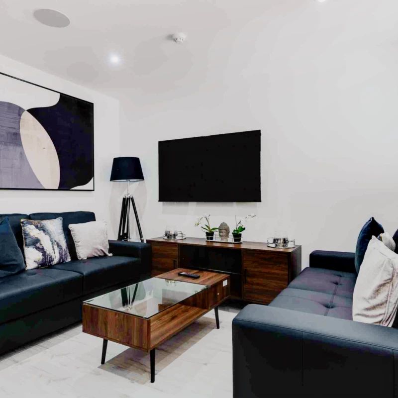 6 Beds 6 Baths - Photo 1