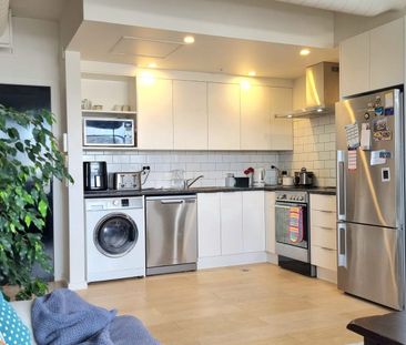 Prime Location - 4-Bedroom Home in Thorndon Quay, Pipitea - Photo 1