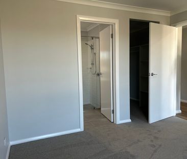 Executive Townhouse Living in Leneva!! - Photo 2