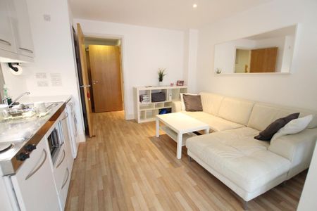 1 bedroom flat to rent - Photo 2