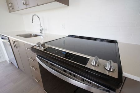 For Lease - 3220 William Coltson Avenue Unit# 813, Oakville, Ontario - Photo 5