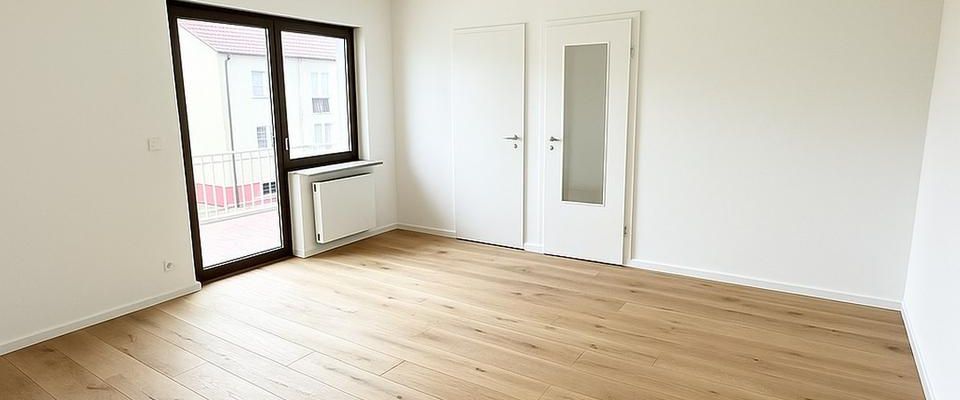 Großzügige und lichtdurchflutete 2-Zimmer-Wohnung mit Küche & 2 Balkonen - Photo 1