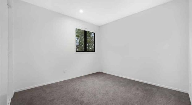 Sunny 3 bedroom home - Photo 1