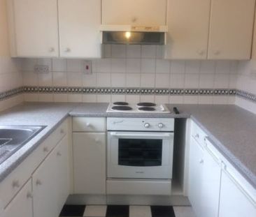 2 bed Semi-Detached - To Let - Photo 4