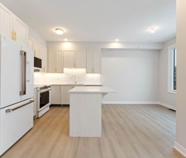 For Lease - 364 Les Emmerson Drive, Barrhaven, Ontario - Photo 6