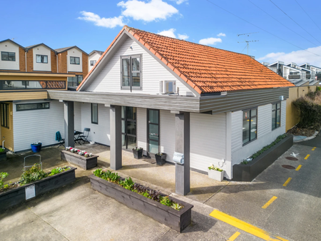 Three bedroom home in Te Atatu South - Photo 5