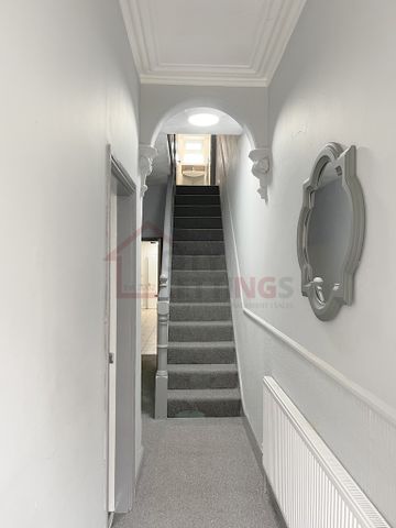 8 Bedroom Mid Terraced House - Photo 5