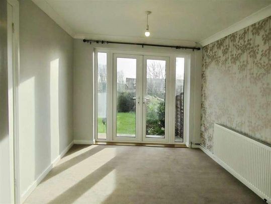 Richmondfield Avenue, Barwick In Elmet, Leeds, LS15 - Photo 1