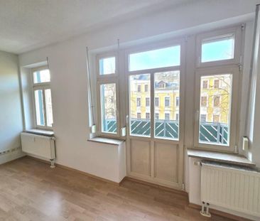 Stilvolle 3-Zimmer-Wohnung mit 2 Balkonen und PKW-Stellplatz! - Foto 2