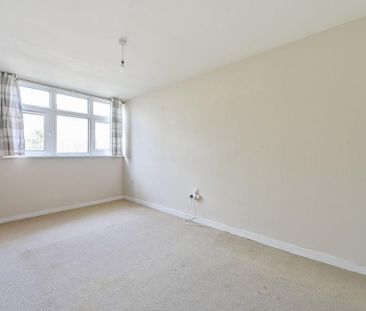 3 bedroom flat to rent - Photo 2