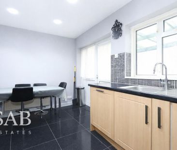 4 bedroom terraced house to rent - Photo 5