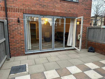 5 bedroom townhouse to rent - Photo 3