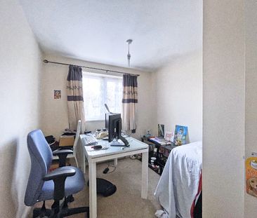 North Farm Road, Farnborough, GU14 - Photo 6