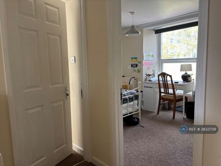 4 bedroom semi-detached house to rent - Photo 3