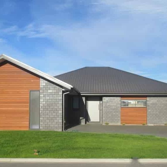 Stylish living with plenty of space! - Photo 1