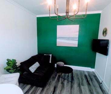 For Lease - 206 Bathurst Street Unit# Lower, Toronto, Ontario - Photo 1