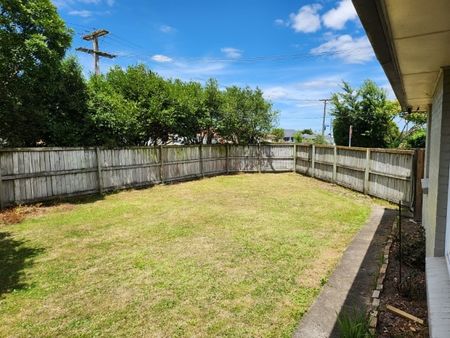 Tidy, three bedroom, one bathroom separate toilet family home. - Photo 2