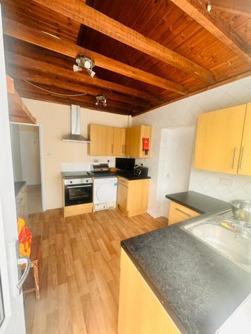 1 bedroom in a house share to rent - Photo 5