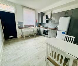 Burley Lodge Terrace LS6 1QA - Photo 6