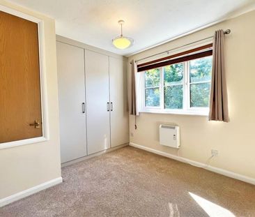 Heathside Road, Woking - 2 bedrooms Property for lettings - Seymours - Photo 3