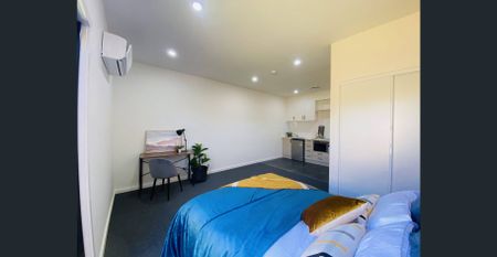 FULLY Furnished STUDIO in perfect location! - Photo 3