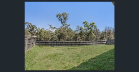 3 BEDROOM DUPLEX IN QUIET CUL-DE-SAC LOCATION - Photo 5