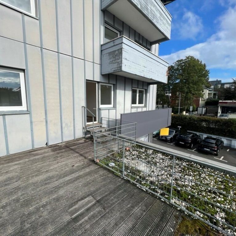 Sanierte 5-Zimmerwohnung mit Terrasse und hochwertiger Ausstattung in verkehrsgünstiger Lage! - Foto 1