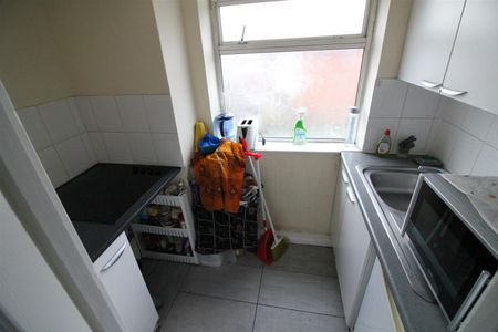 Twyford Abbey Road, London - Photo 2