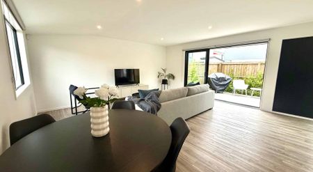 FULLY FURNISHED BRAND NEW STYLISH TOWNHOUSE - Photo 5