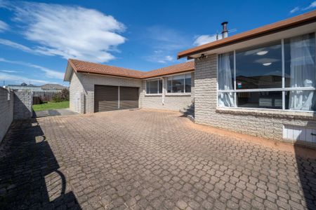 Charming Home in the Heart of Glenorchy - Photo 5