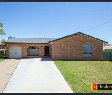 Beautiful, Large, Family Home - Photo 4