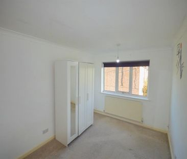 3 Bedroom Terraced To Let - Photo 6