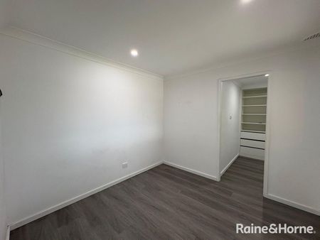 Charming Minto Family Home with Sparkling Swimming Pool - Photo 3