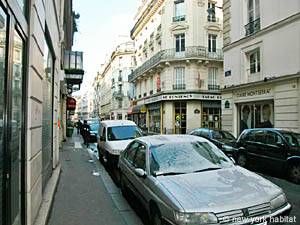 Logement à Paris, Location meublée - Photo 2