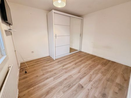 Shawbridge, Harlow - Photo 4