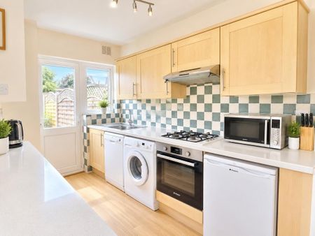 4 bedroom terraced house to rent - Photo 5