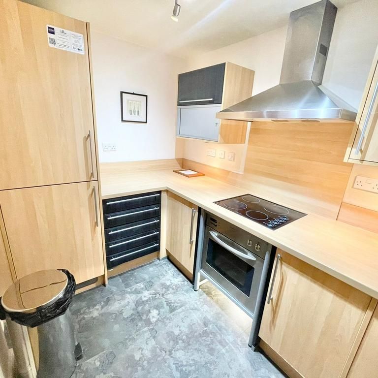 1 bedroom in a flat share to rent - Photo 1
