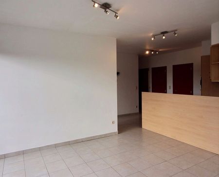 Appartement 1 slaapkamer en parkeerplaats te huur in Evere - Photo 2