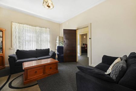 Cosy 3 Bedroom Home With Inner Town Location - Photo 2